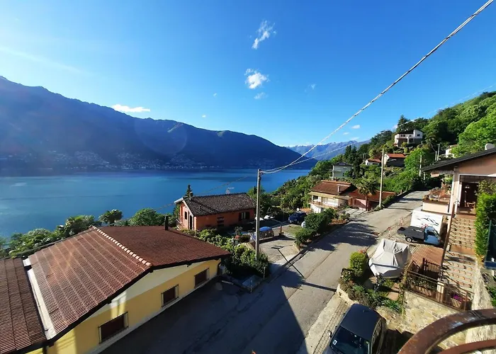 Vakantiehuis Casa Vacanze - Casa Quattro Luci Tronzano Lago Maggiore
