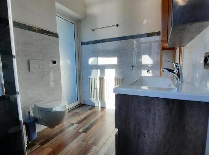 Vakantiehuis Casa Vacanze - Casa Quattro Luci Tronzano Lago Maggiore