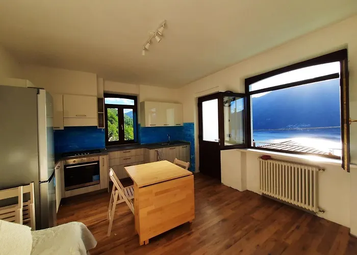 Vakantiehuis Casa Vacanze - Casa Quattro Luci Tronzano Lago Maggiore