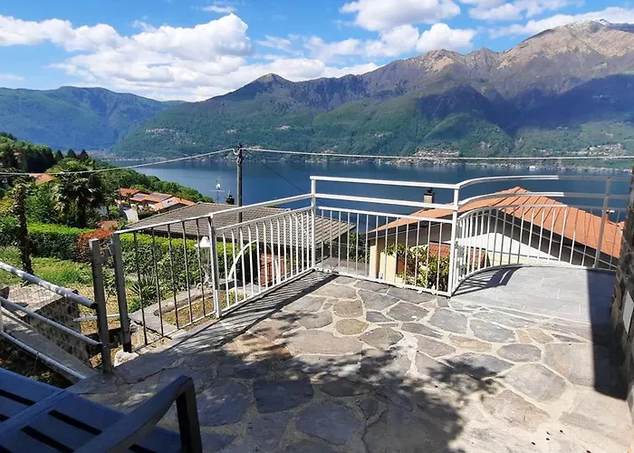 Casa Vacanze - Casa Quattro Luci Vakantiehuis Tronzano Lago Maggiore